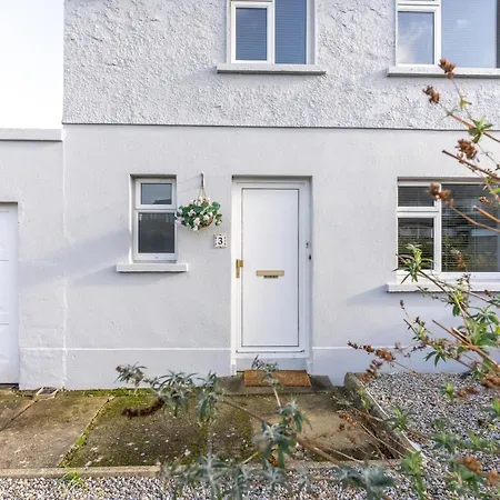 3 Bed Quaint House Town Center * Wexford