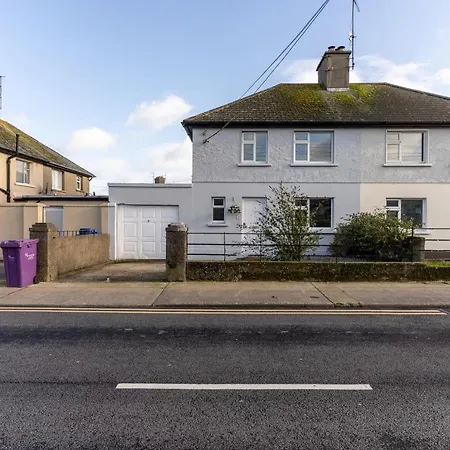 3 Bed Quaint House Town Center * Wexford